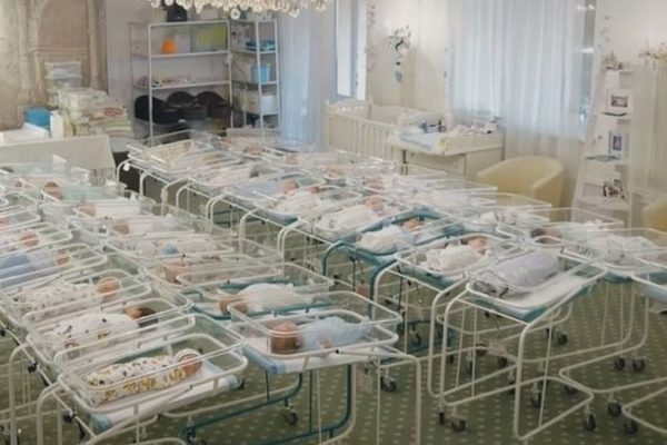 Coronavirus | Los bebés nacidos por gestación subrogada varados en un hotel en Ucrania